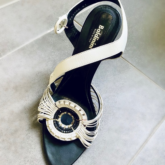 LIKE NEW Baldinini White Heels Sandals Perfect for Summer - Picture 3 of 4